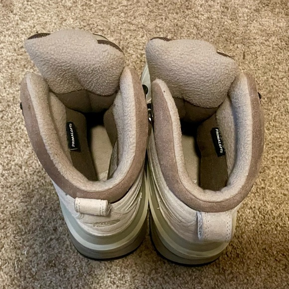 The North Face Women’s Chilkat Ivory and Beige Winter Snow Boots Size 7 US - Picture 7 of 9